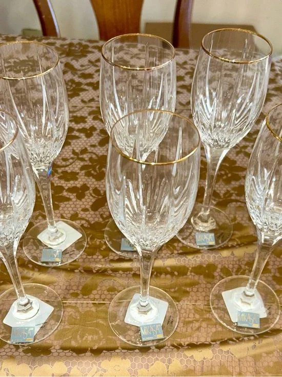 Mikasa Golden Lights Crystal Wine Glasses with Gold Rim - Set of 6 - Picture 3 of 5